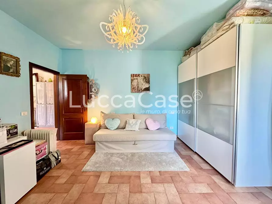 Immagine 58 di Villa in vendita  a Capannori