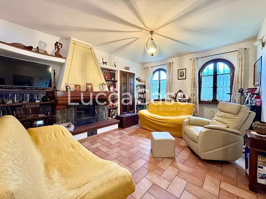 Immagine 35 di Villa in vendita  a Capannori