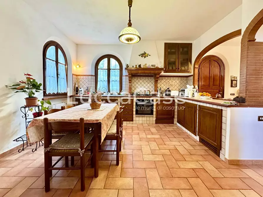 Immagine 24 di Villa in vendita  a Capannori