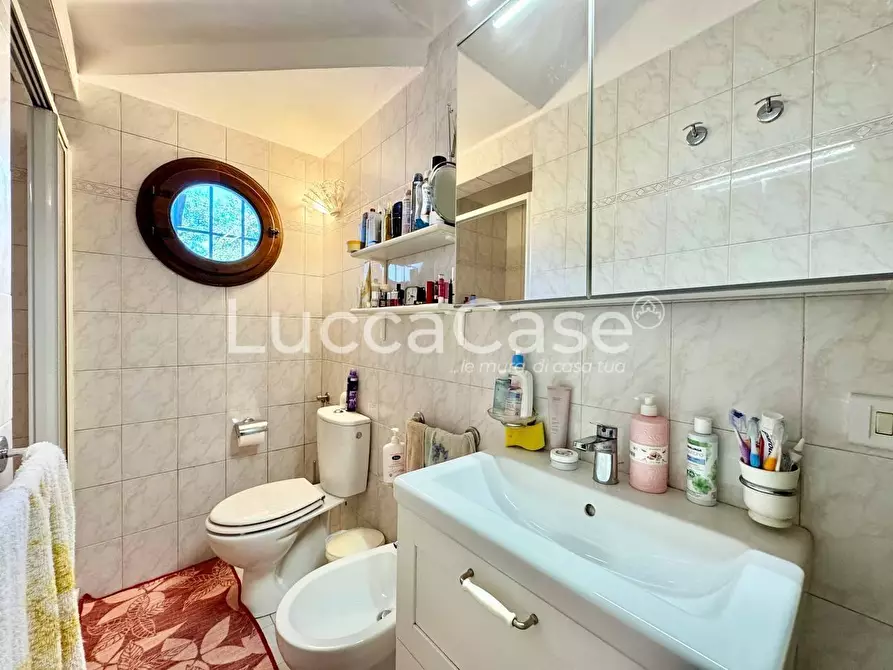 Immagine 30 di Villa in vendita  a Capannori