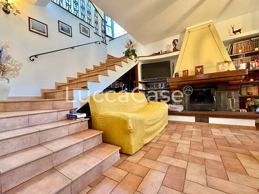 Immagine 36 di Villa in vendita  a Capannori