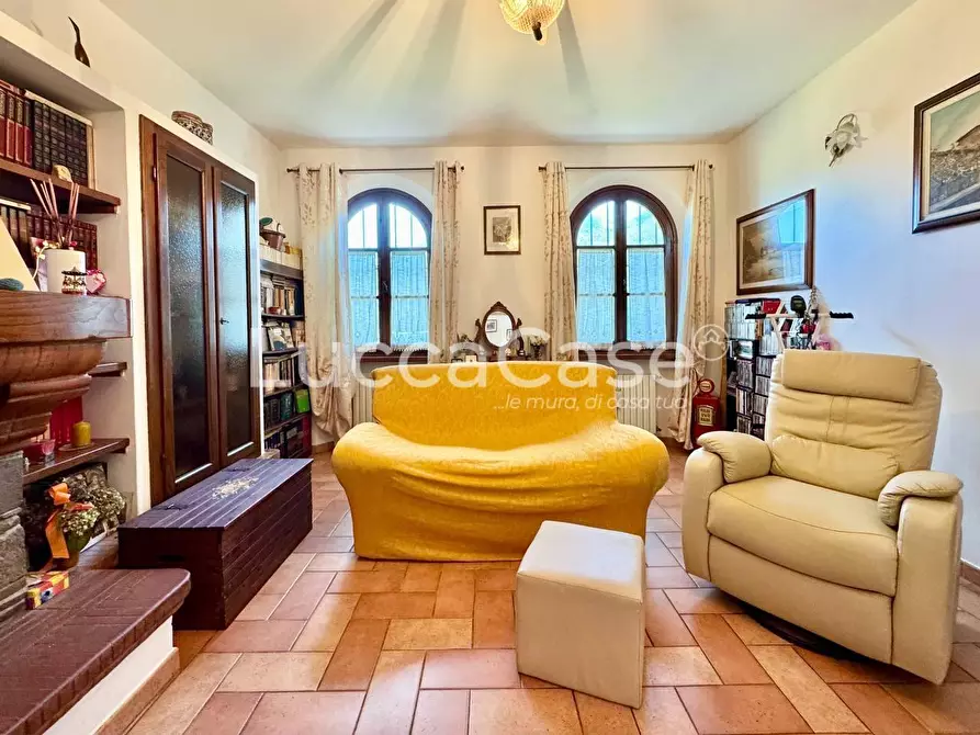 Immagine 38 di Villa in vendita  a Capannori