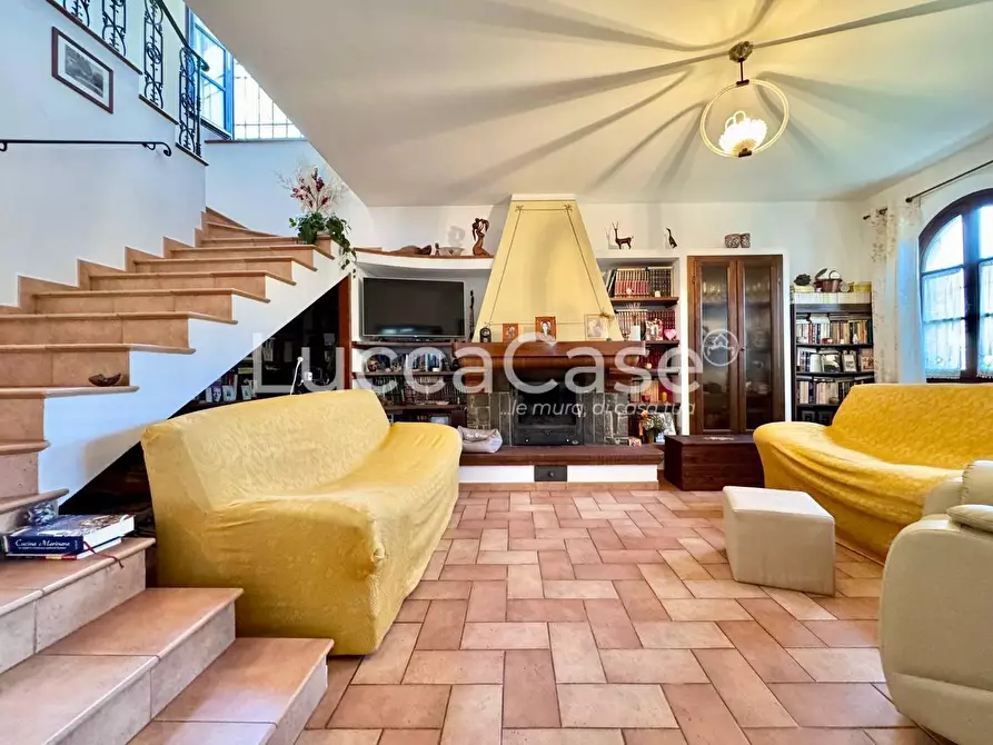 Immagine 37 di Villa in vendita  a Capannori