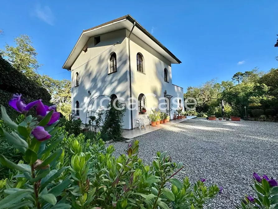 Immagine 1 di Villa in vendita  a Capannori