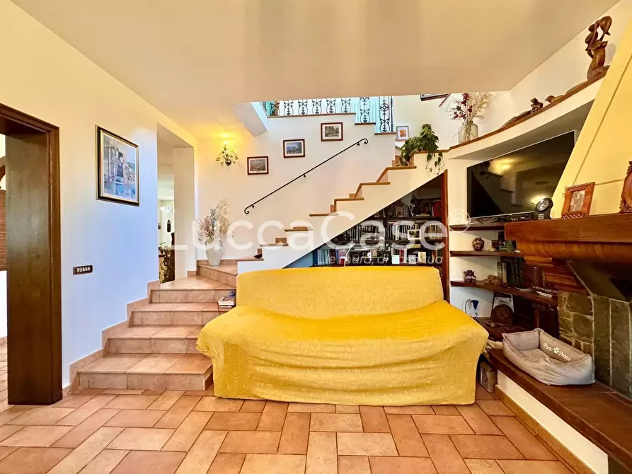 Immagine 39 di Villa in vendita  a Capannori