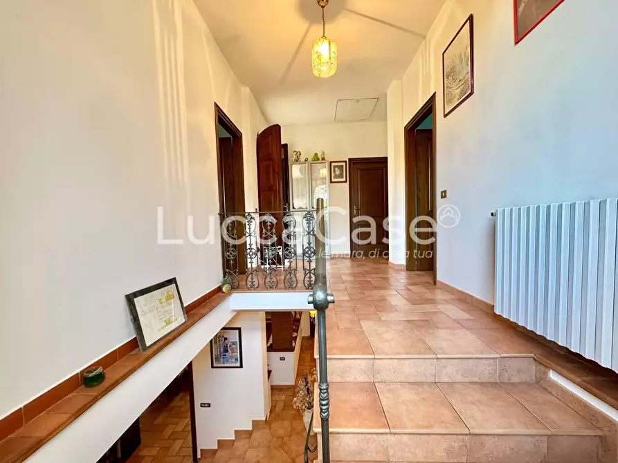 Immagine 48 di Villa in vendita  a Capannori