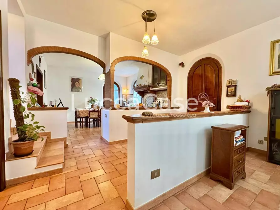 Immagine 27 di Villa in vendita  a Capannori