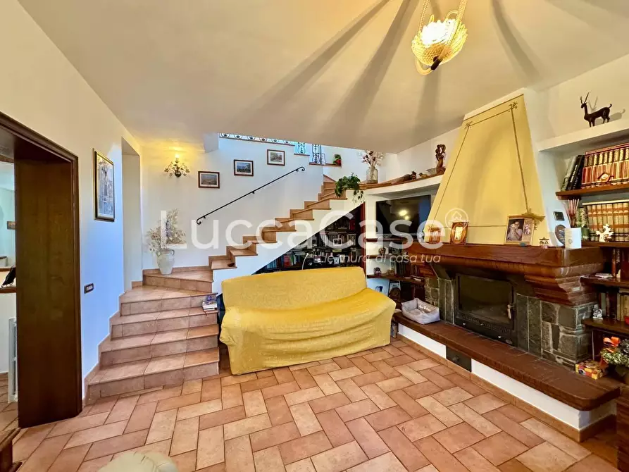 Immagine 41 di Villa in vendita  a Capannori