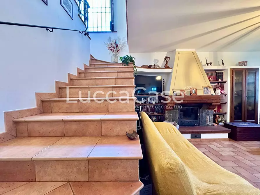 Immagine 42 di Villa in vendita  a Capannori