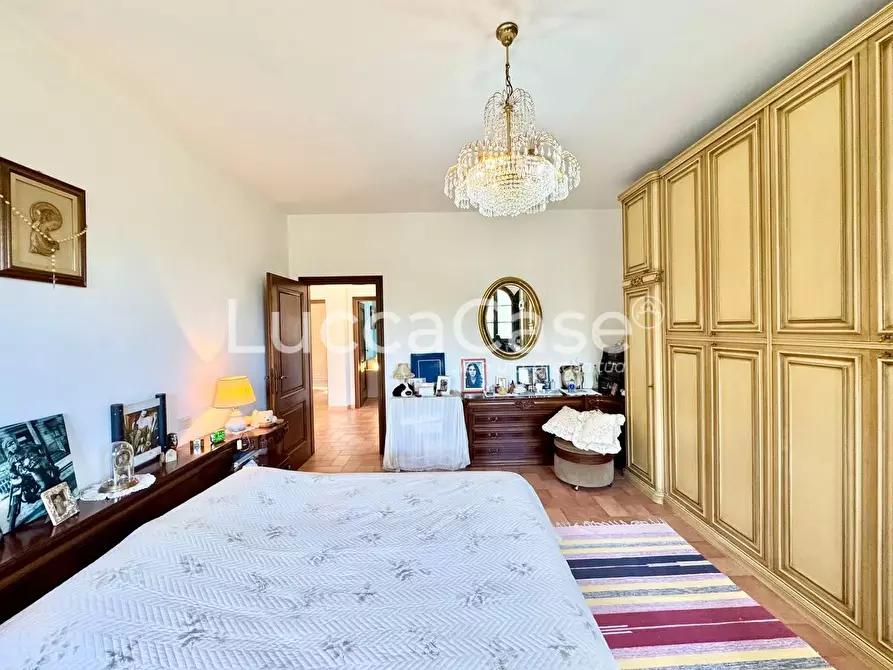 Immagine 61 di Villa in vendita  a Capannori