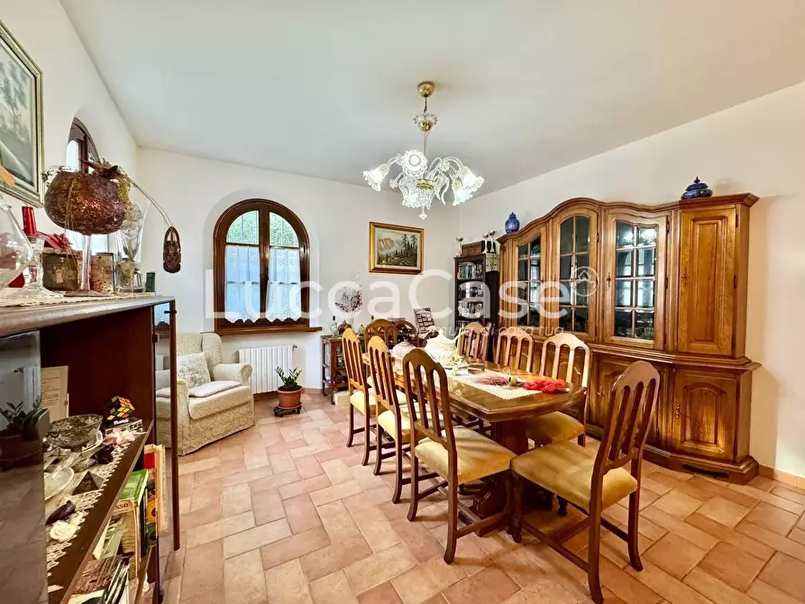 Immagine 32 di Villa in vendita  a Capannori