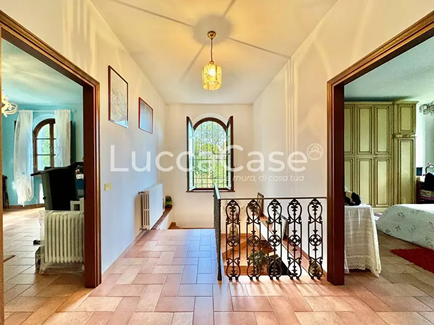 Immagine 47 di Villa in vendita  a Capannori