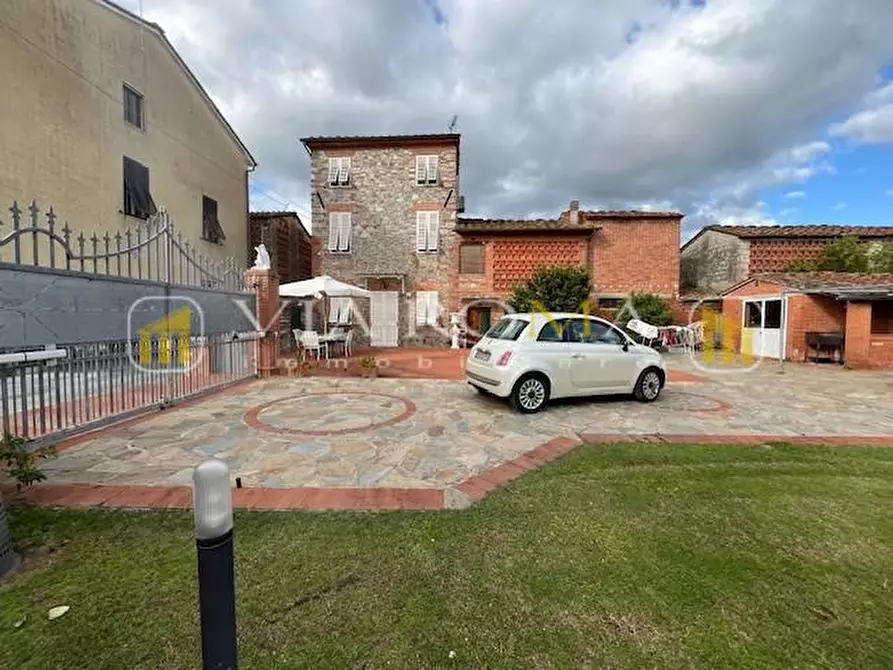 Immagine 22 di Rustico / casale in vendita  a Capannori