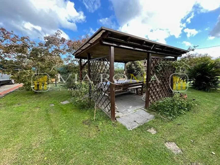 Immagine 23 di Rustico / casale in vendita  a Capannori