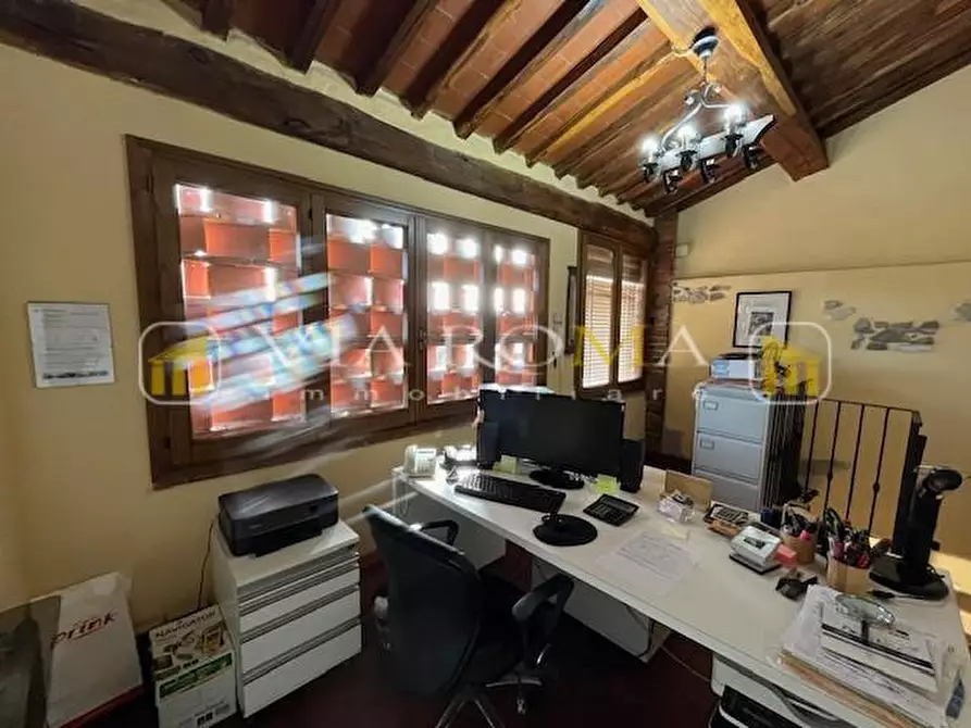 Immagine 18 di Rustico / casale in vendita  a Capannori
