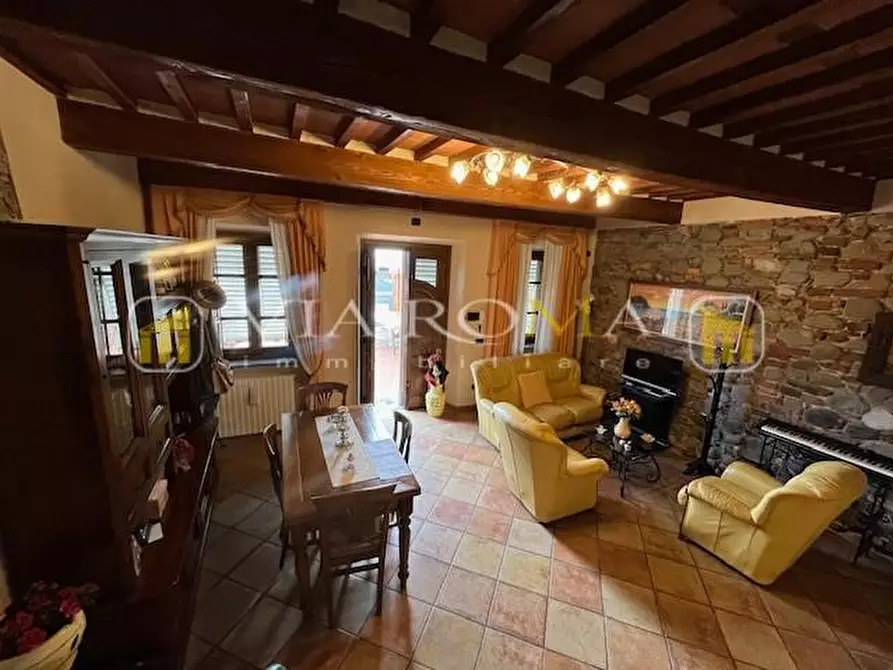 Immagine 11 di Rustico / casale in vendita  a Capannori