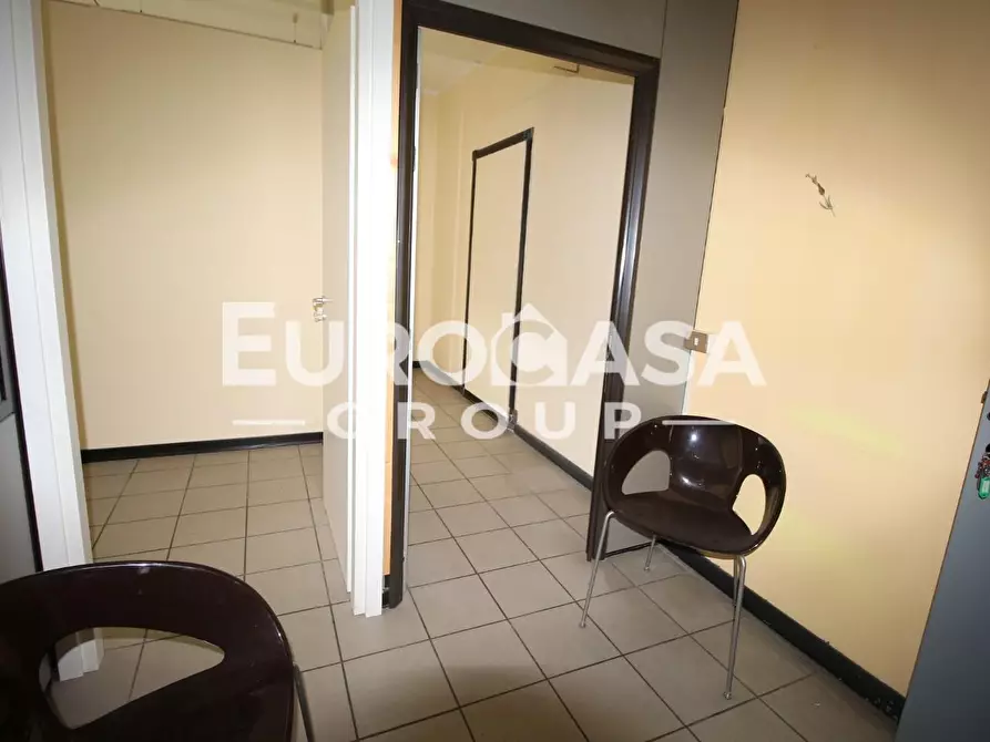 Immagine 8 di Ufficio in affitto  a Capannori