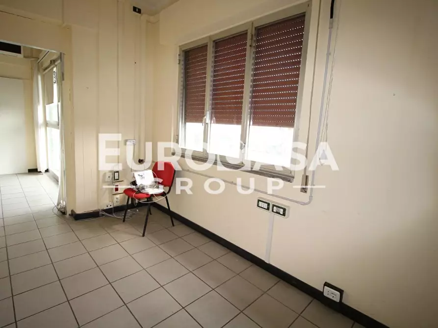 Immagine 9 di Ufficio in affitto  a Capannori