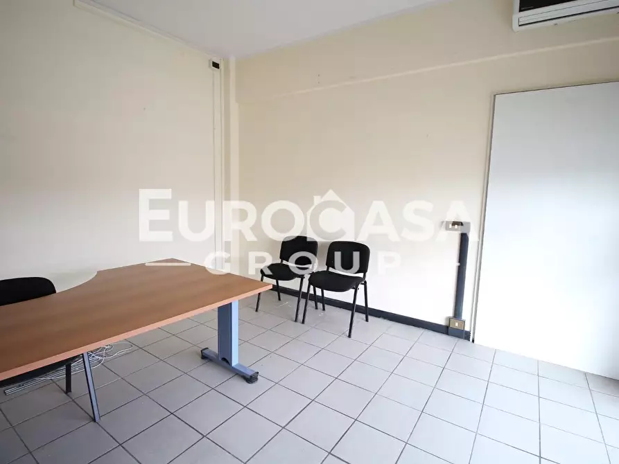 Immagine 4 di Ufficio in affitto  a Capannori
