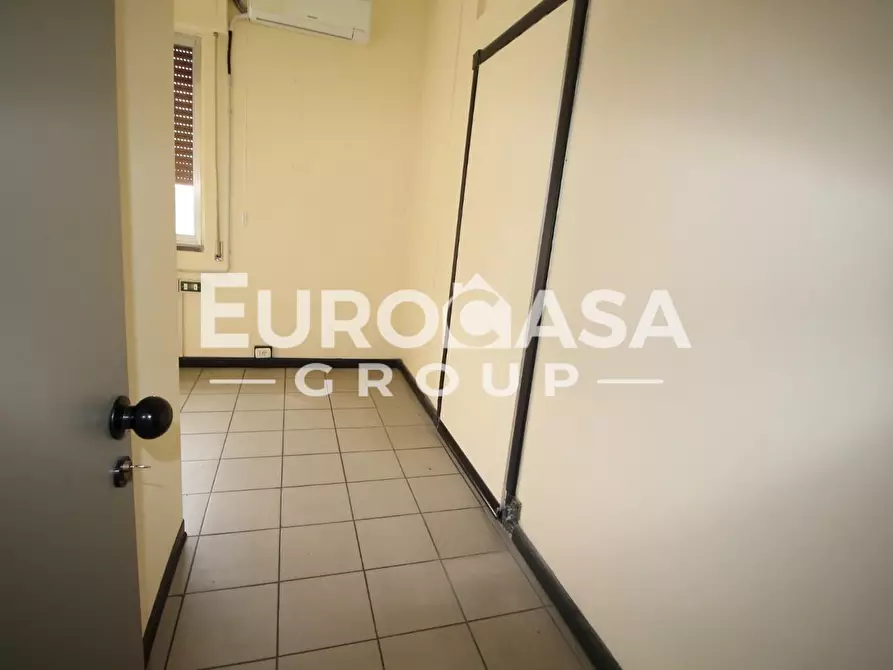 Immagine 7 di Ufficio in affitto  a Capannori