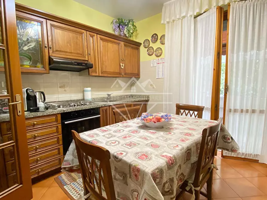 Immagine 5 di Appartamento in vendita  a Carrara