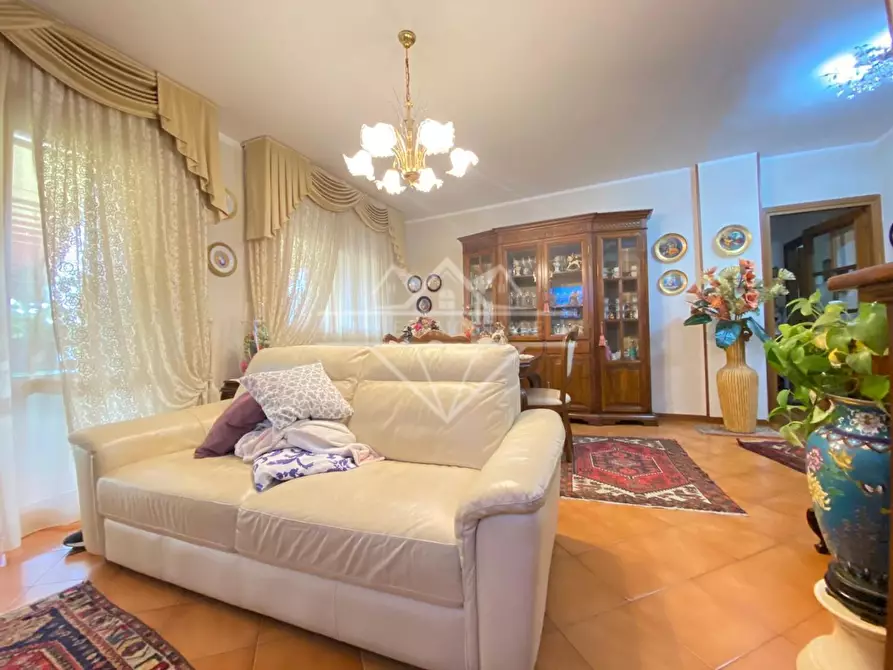 Immagine 3 di Appartamento in vendita  a Carrara