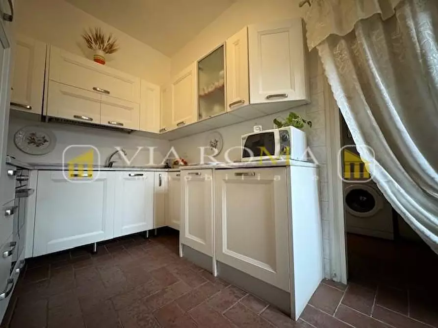 Immagine 12 di Appartamento in vendita  a Lucca