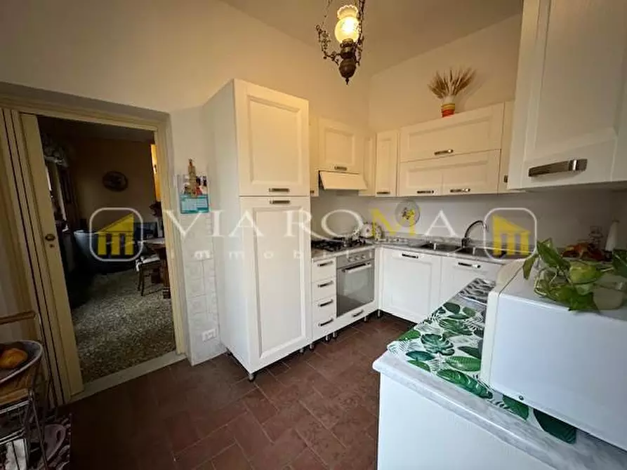 Immagine 10 di Appartamento in vendita  a Lucca