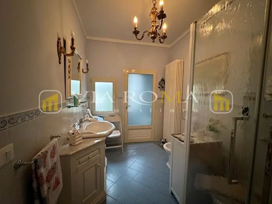 Immagine 21 di Appartamento in vendita  a Lucca