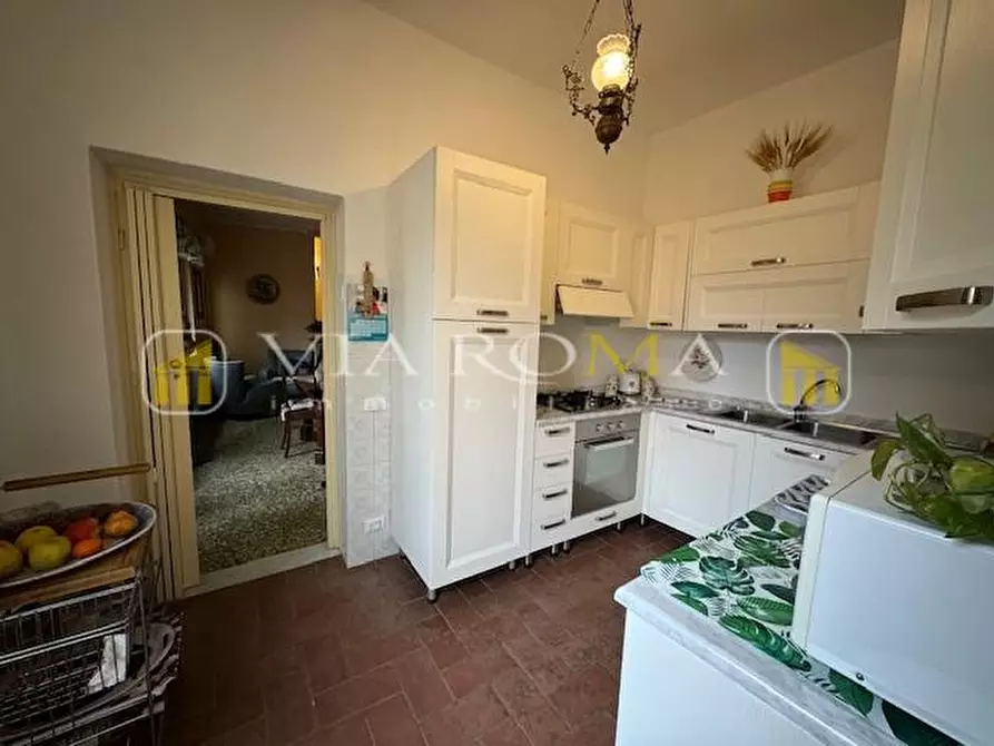 Immagine 11 di Appartamento in vendita  a Lucca