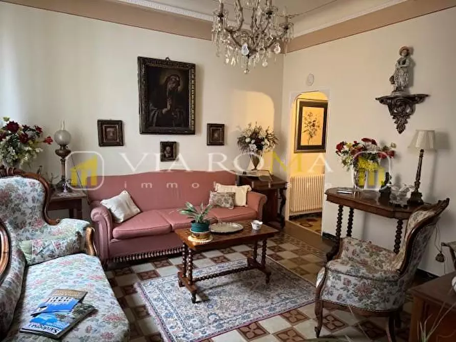 Immagine 5 di Appartamento in vendita  a Lucca