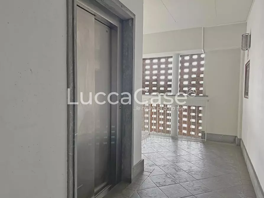 Immagine 8 di Ufficio in affitto  a Lucca