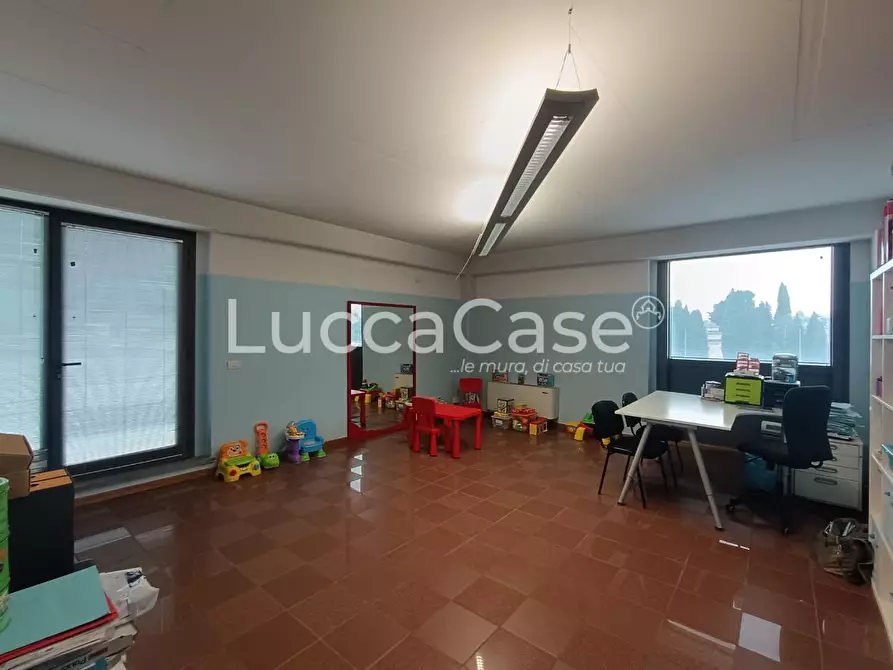 Immagine 3 di Ufficio in affitto  a Lucca
