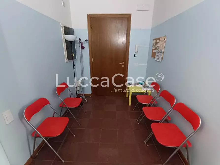 Immagine 5 di Ufficio in affitto  a Lucca