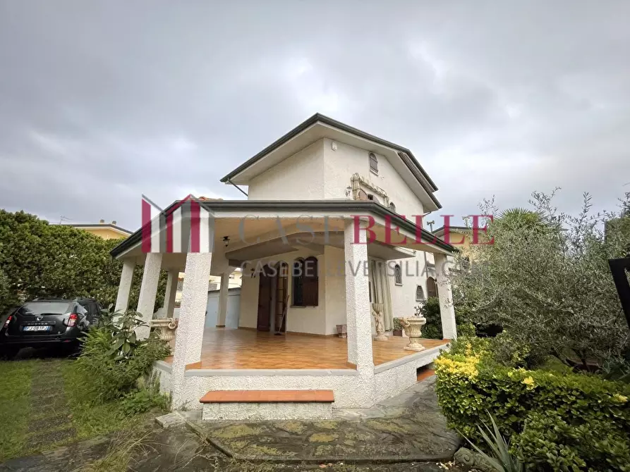 Immagine 49 di Casa indipendente in vendita  a Viareggio