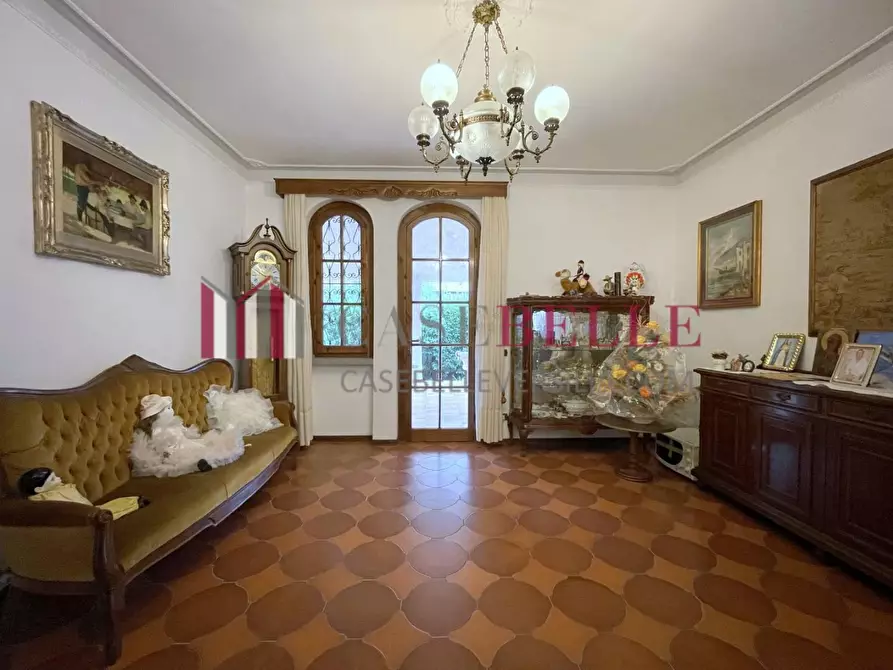 Immagine 1 di Casa indipendente in vendita  a Viareggio