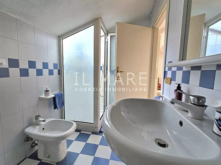 Immagine 22 di Appartamento in vendita  a Massa