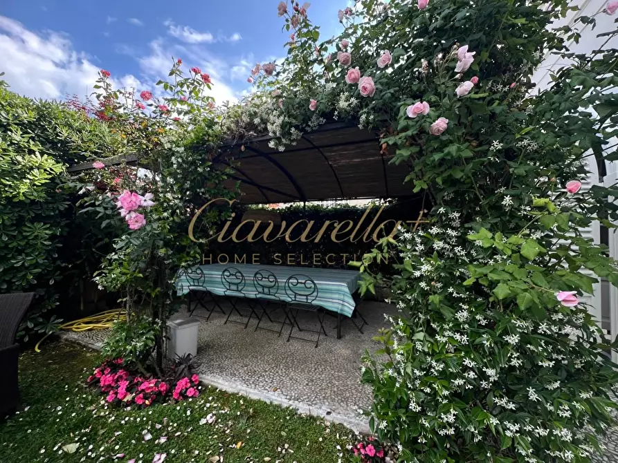 Immagine 5 di Villa in affitto  a Forte Dei Marmi