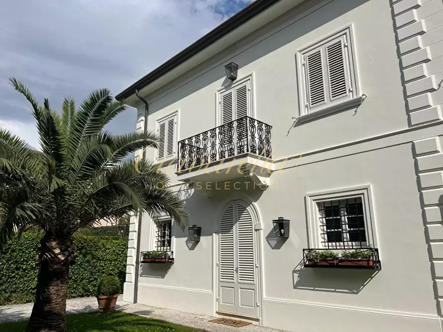 Immagine 2 di Villa in affitto  a Forte Dei Marmi