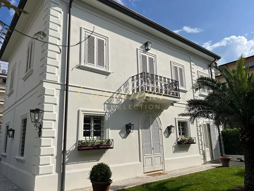 Immagine 1 di Villa in affitto  a Forte Dei Marmi