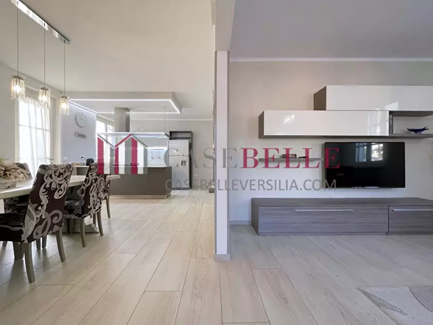 Immagine 15 di Casa indipendente in vendita  a Camaiore