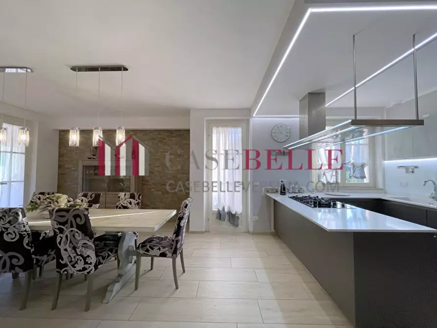 Immagine 3 di Casa indipendente in vendita  a Camaiore