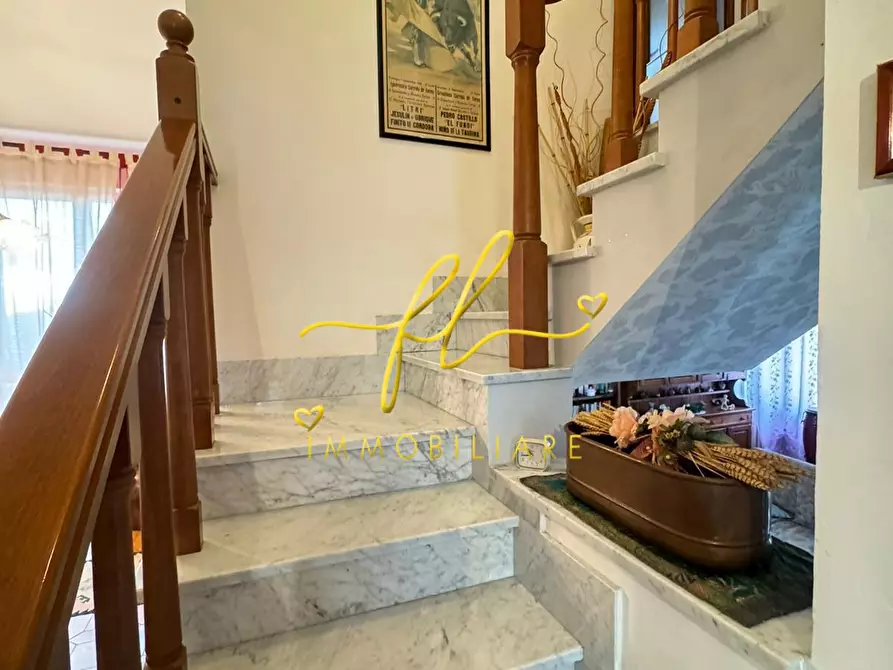 Immagine 9 di Villa in vendita  a Collesalvetti