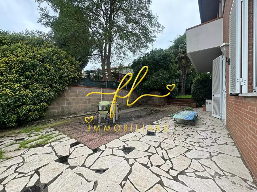 Immagine 39 di Villa in vendita  a Collesalvetti