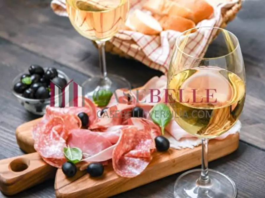 Immagine 2 di Bar / Ristorante in vendita  a Pietrasanta