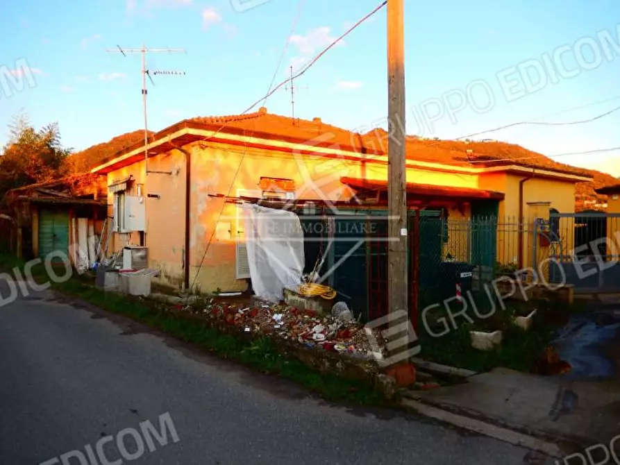 Immagine 1 di Porzione di casa in vendita  a Carrara