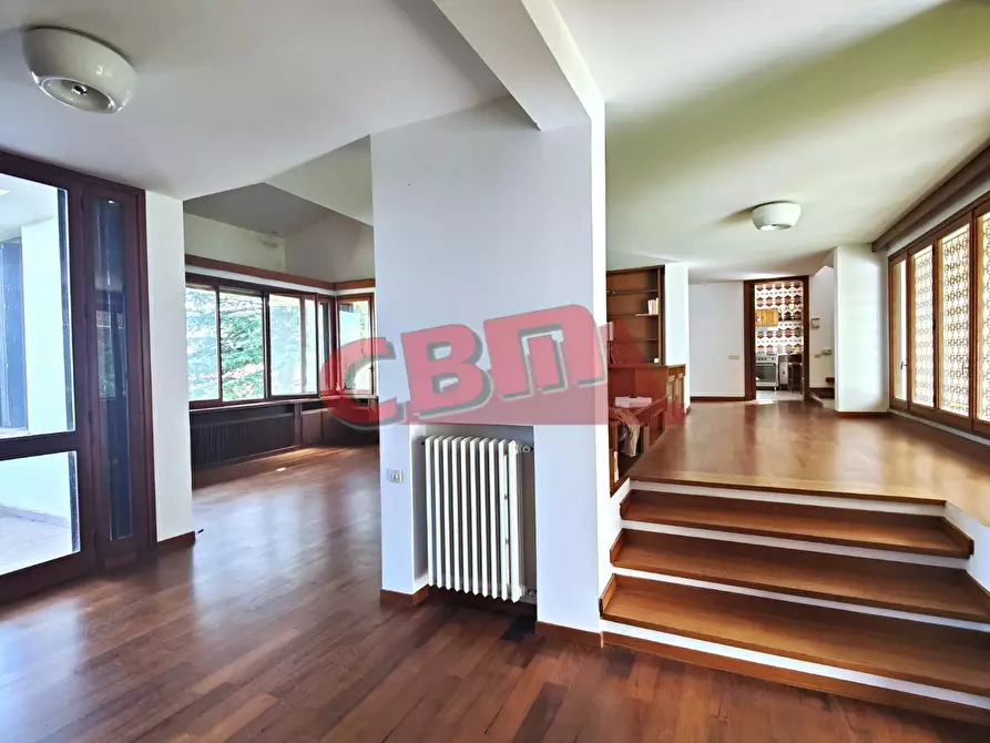 Immagine 1 di Villa in vendita  a Livorno