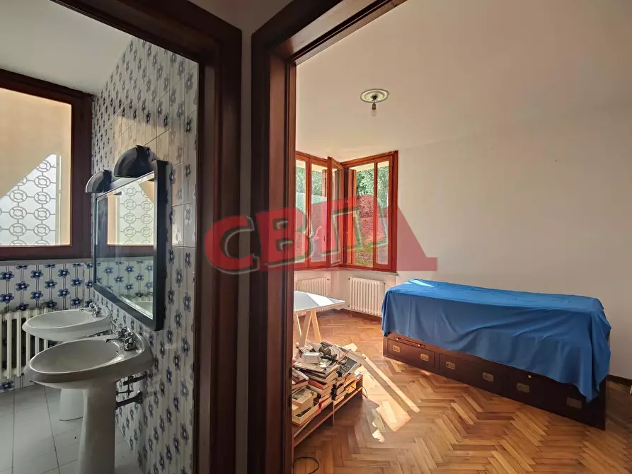 Immagine 29 di Villa in vendita  a Livorno