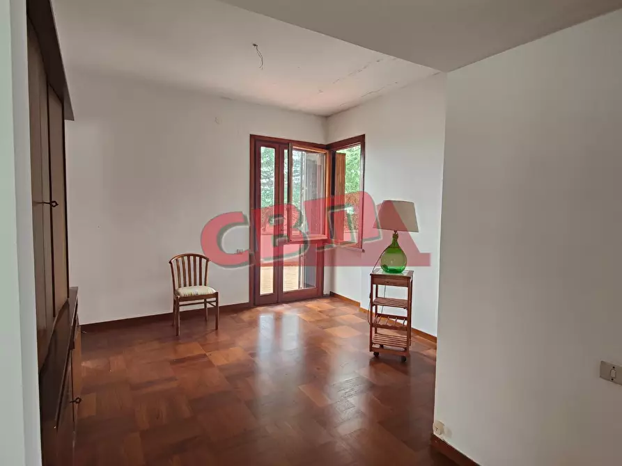 Immagine 11 di Villa in vendita  a Livorno