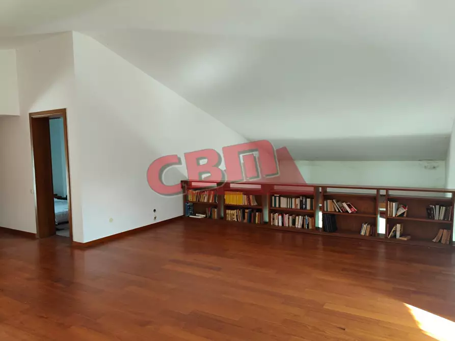 Immagine 22 di Villa in vendita  a Livorno